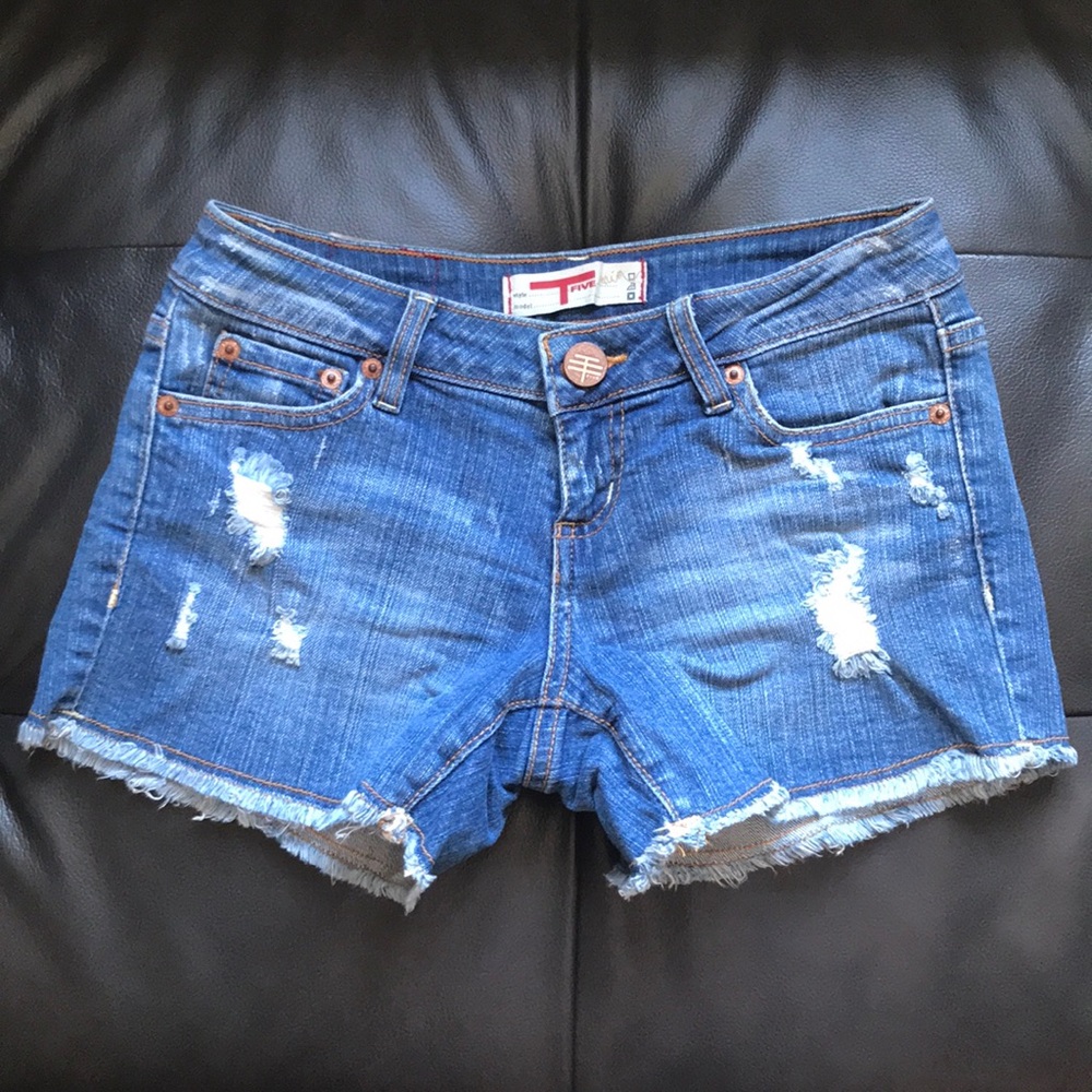 ✨T Five Denim✨Frayed & Distressed Denim Shorts